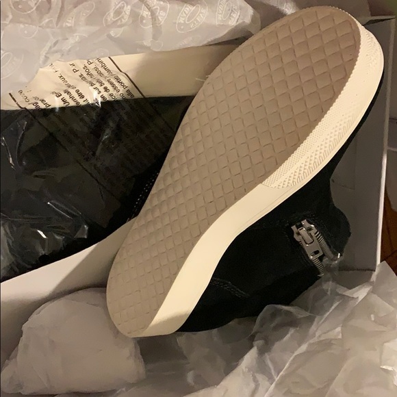 Steve Madden Wedgie Black Sued - Picture 4 of 4